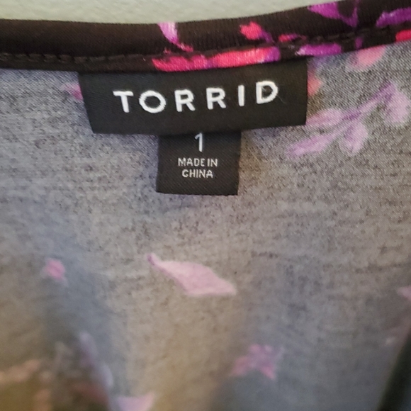 Torrid Black Floral Studio Knit Ruched Top 1X - Picture 5 of 7
